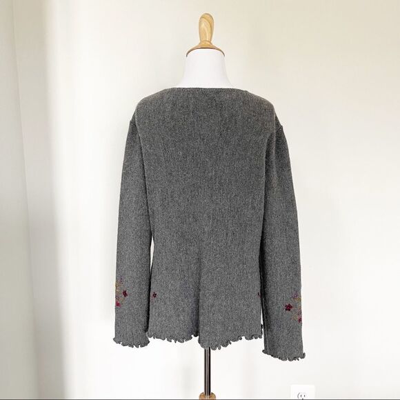 Peruvian 100% Alpaca Cardigan with Floral Embroidery - Picture 2 of 7